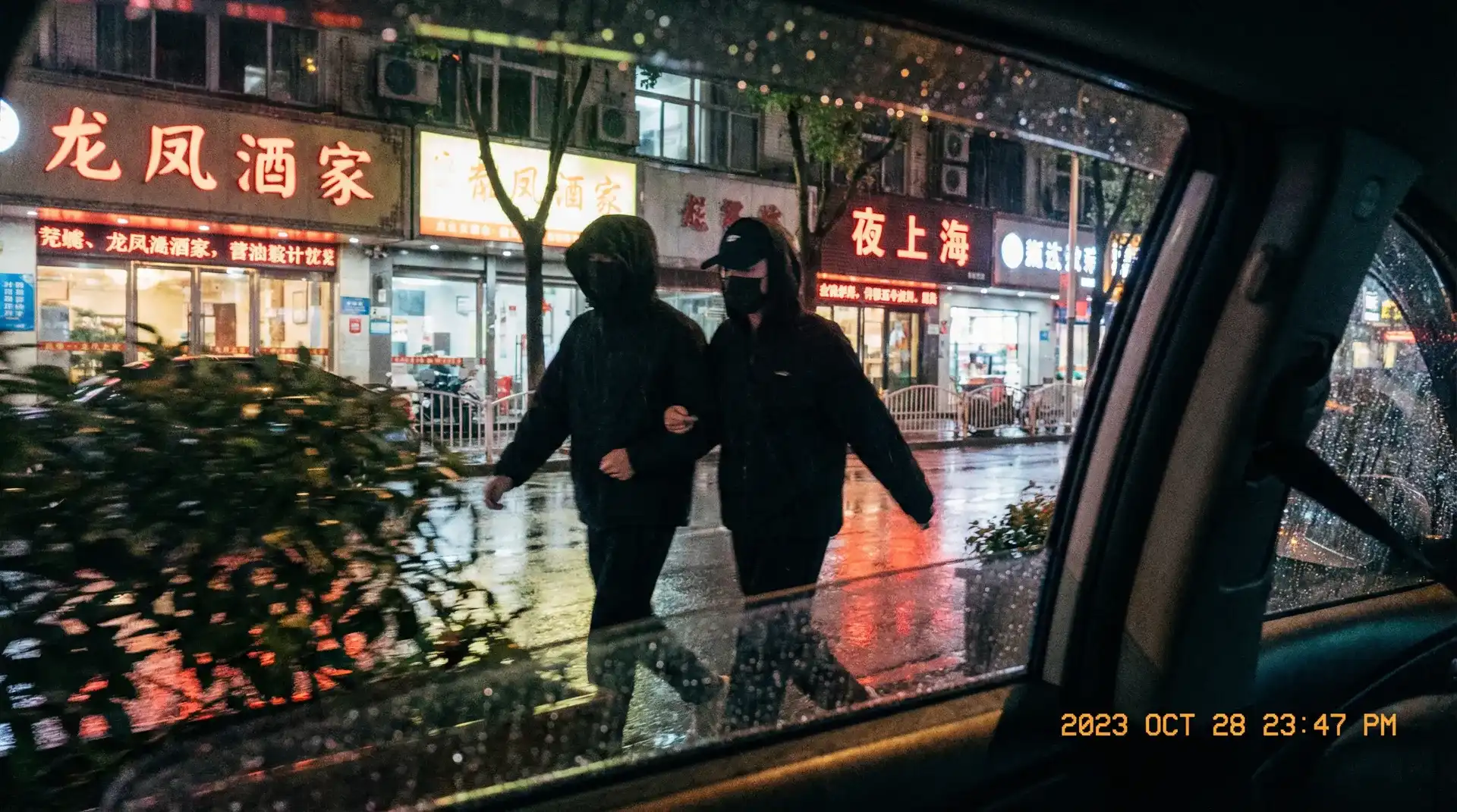51官网 - 热门入口导航，查看更多相关内容 - 顶流明星深夜密会现场抓拍照片